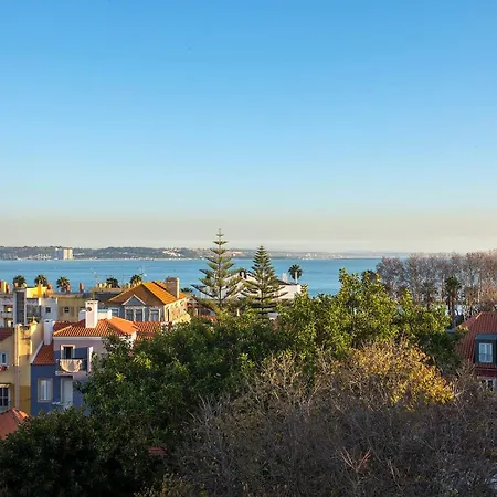 Fuer 7 Personenund 1 Kind In Paco De Arcos, Regiao De Lisboa Costa Do Estoril *