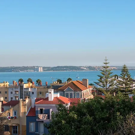 Fuer 7 Personenund 1 Kind In Paco De Arcos, Regiao De Lisboa Costa Do Estoril *